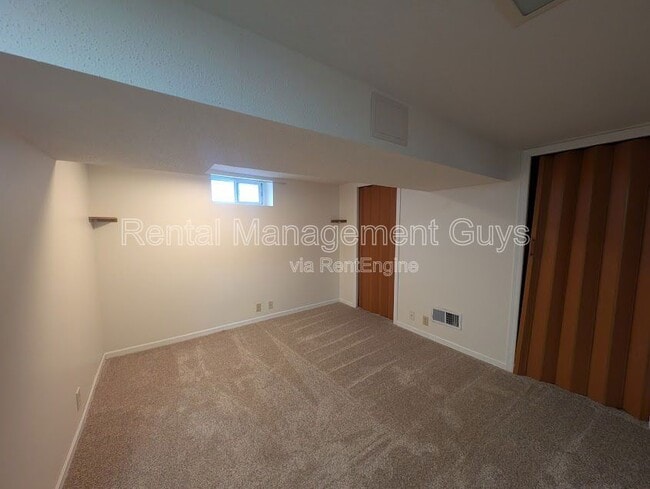 Photo - 5027 6th St NE