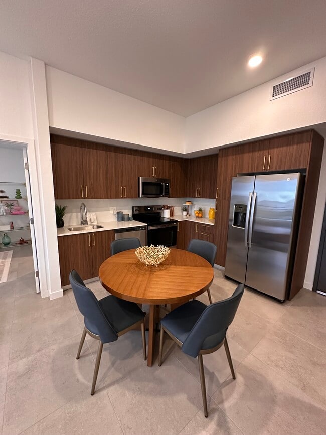 Building Photo - 1849 Madison St Unit B8