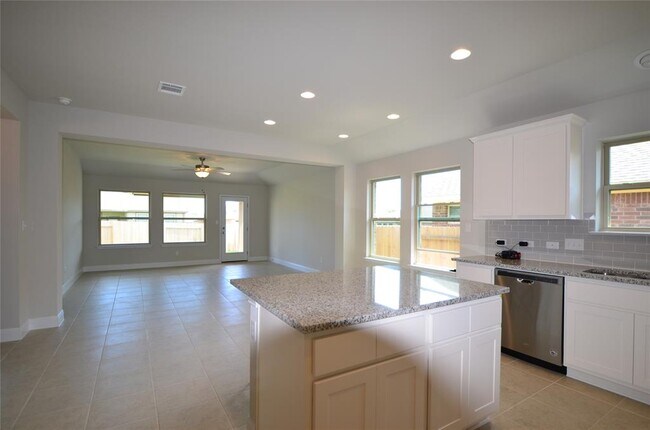 Photo - 3477 Pauling Loop