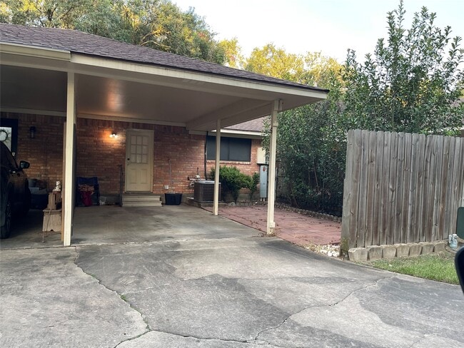 Building Photo - 2100 Austin St Unit 6