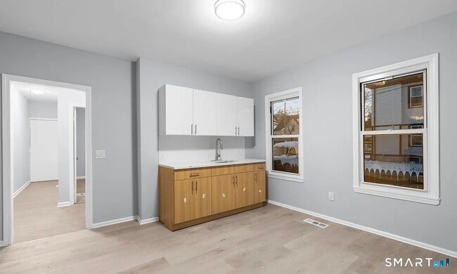 Photo - 303 Poplar St