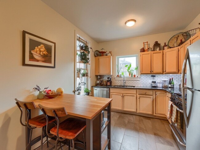 Photo - Large 3 Bedroom in Midtown