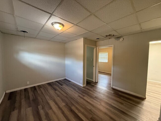 Photo - 2447 E Walnut Street