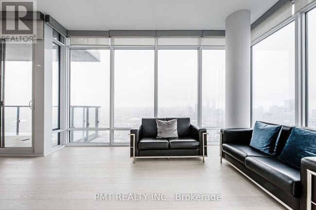 Photo - 488 University Ave Unité 5102