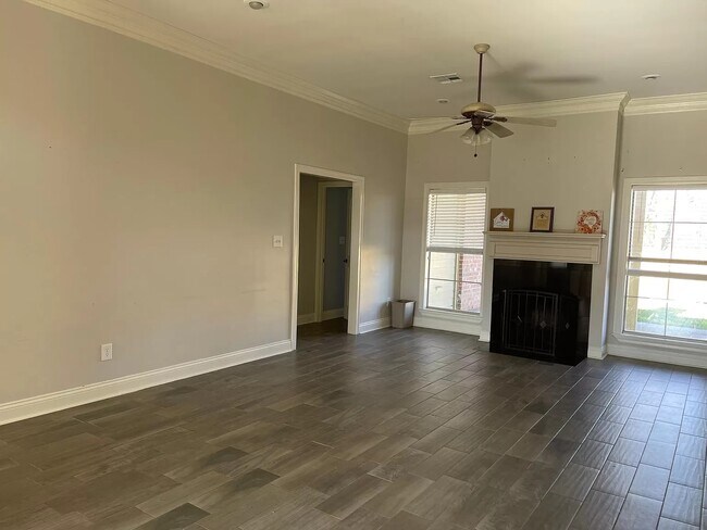 Photo - 232 Shadowbrush Bnd