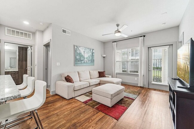 Photo - 8965 N Broadway Unidad 214E