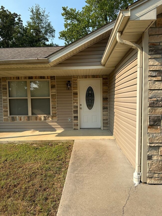 Photo - 335 Lyle Curtis Cir