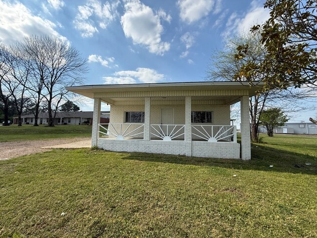 Photo - Renovated 5 Bedroom 2 Bath Home for Rent!