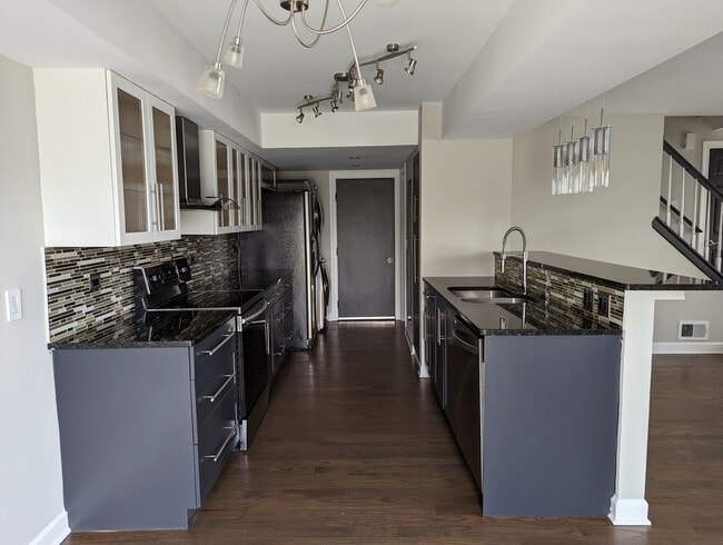 Photo - 8122 160th St