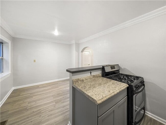 Photo - 208 E Graham St