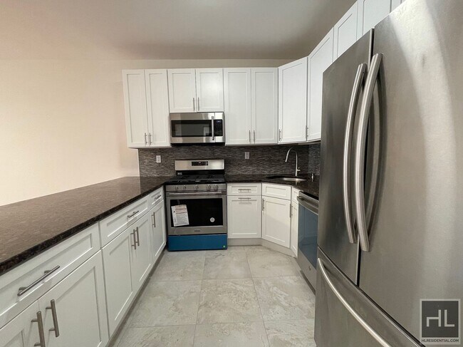 Photo - 31-26 12 STREET Unidad 2