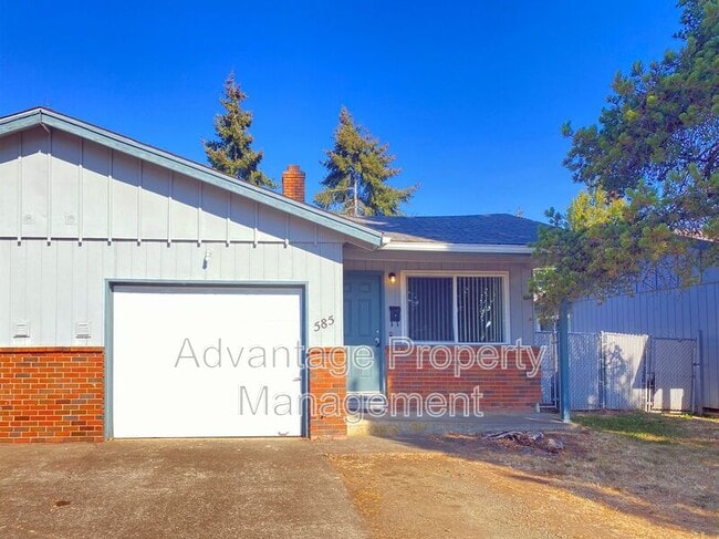 Building Photo - 585 NW Walnut Blvd