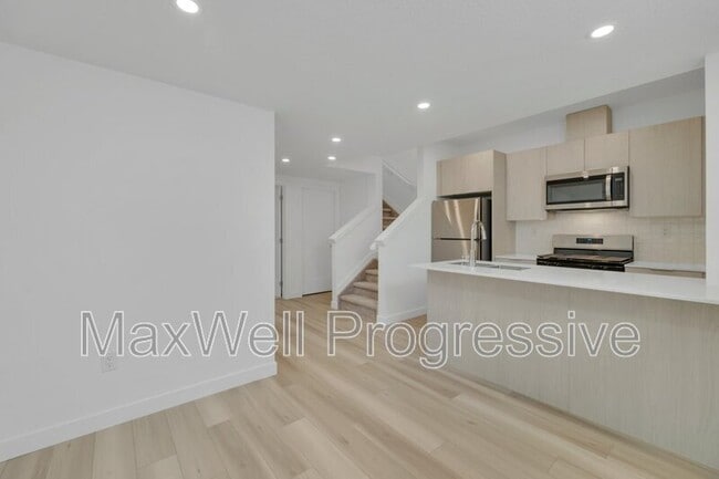 Building Photo - 13516-13115 115 Ave NW