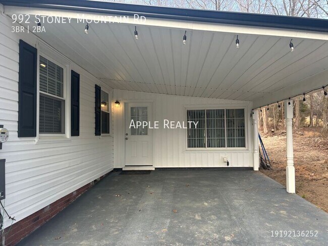 Photo - 992 Stoney Mountain Rd