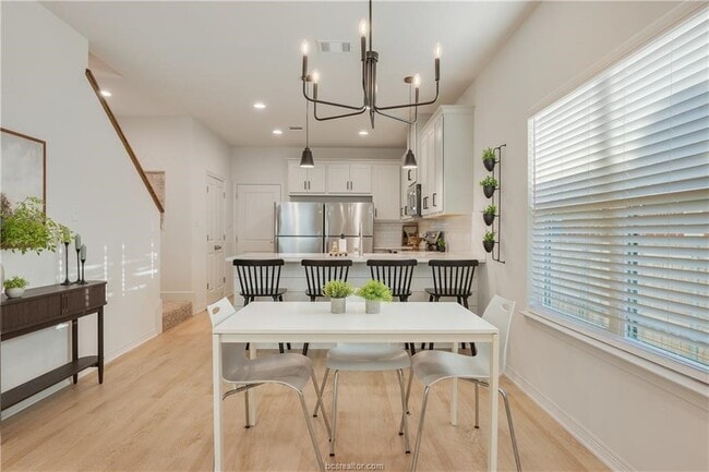 Photo - 264 Richards St