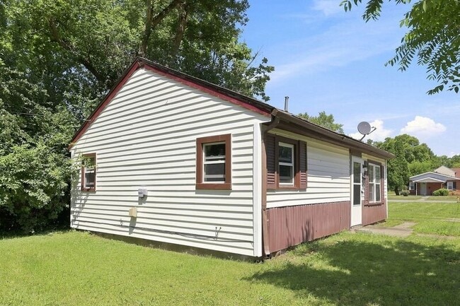 Photo - 550 Hensel Ave