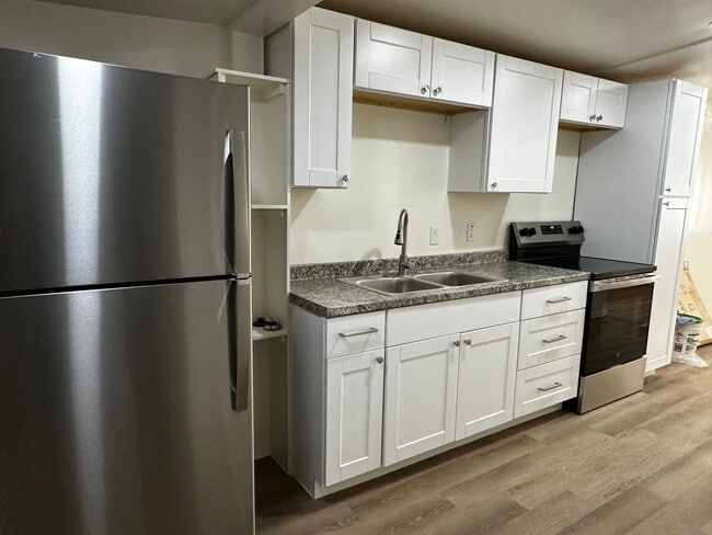 Photo - Beautiful Remodeled Studio With Private Backyard In Coolidge!