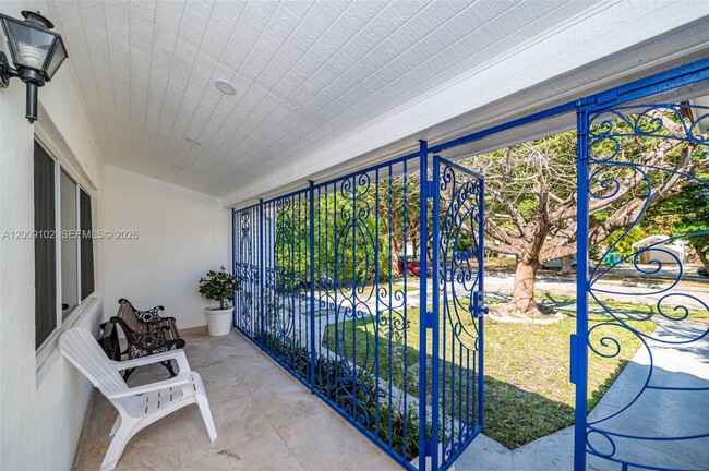 Photo - 330 SW 27th Rd