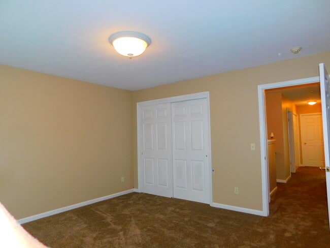 Dormitorio principal 17,6x12 - 54 Barrington Ct Unidad 54 Barrington Ct #103