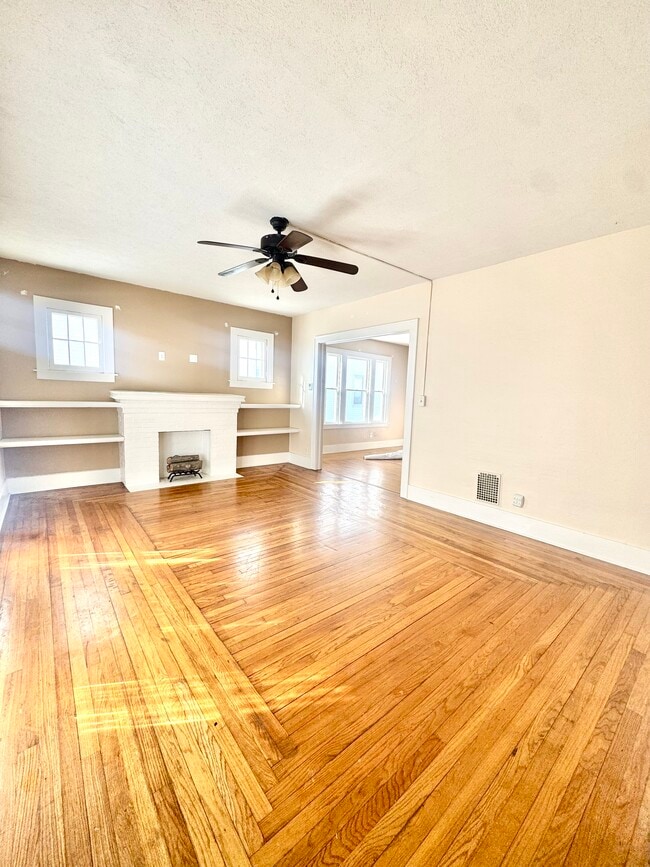 Building Photo - 2604 Sunset Ave