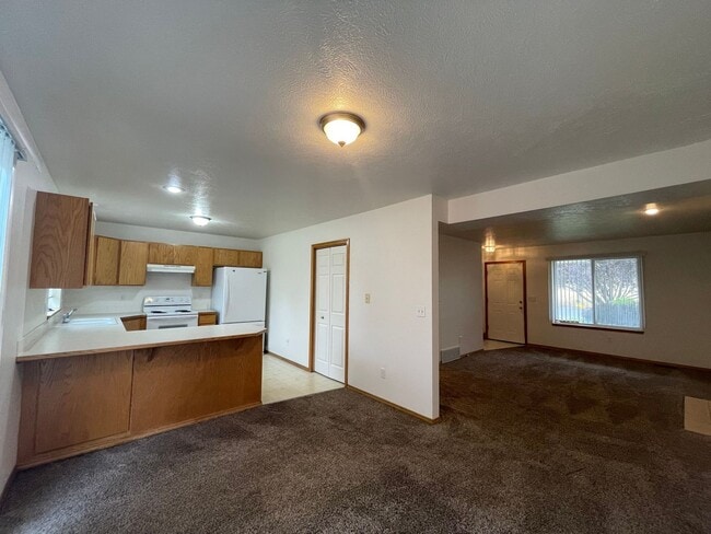 Photo - 3-BedroomSouth Hill Two Story With Fenced Backyard