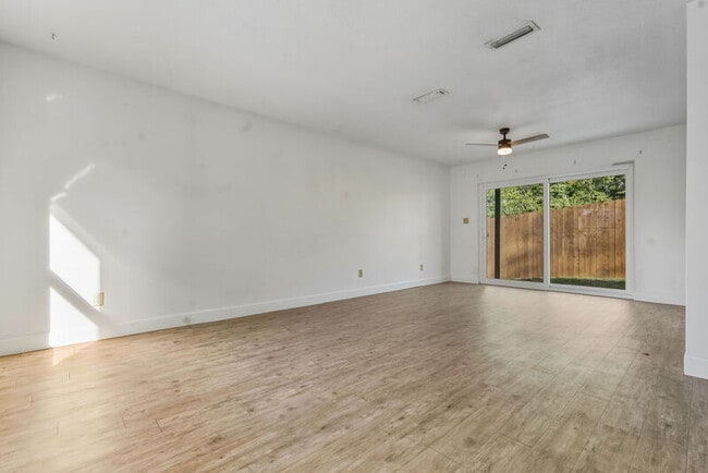 Photo - 413 E 7th Ave