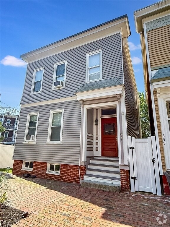 Building Photo - 661 E 7th St Unit 2 Rental