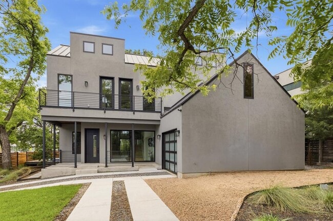 Building Photo - 2300 Bluebonnet Ln