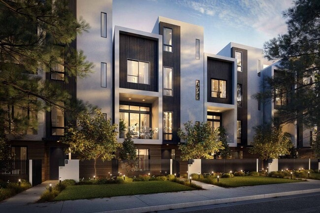 Building Photo - Residences at West Oaks