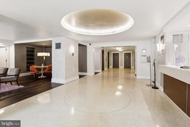 Building Photo - 4000 Tunlaw Rd NW Unit 1003