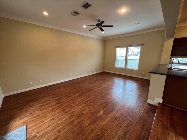 Photo - 1138 W 26th St