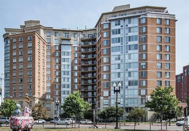 Building Photo - 555 Massachusetts Ave NW Unit 1114