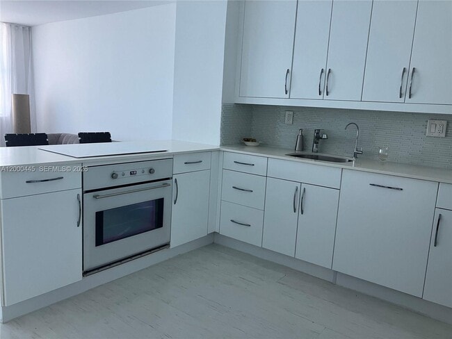 Photo - 3180 S Ocean Dr Unidad 603