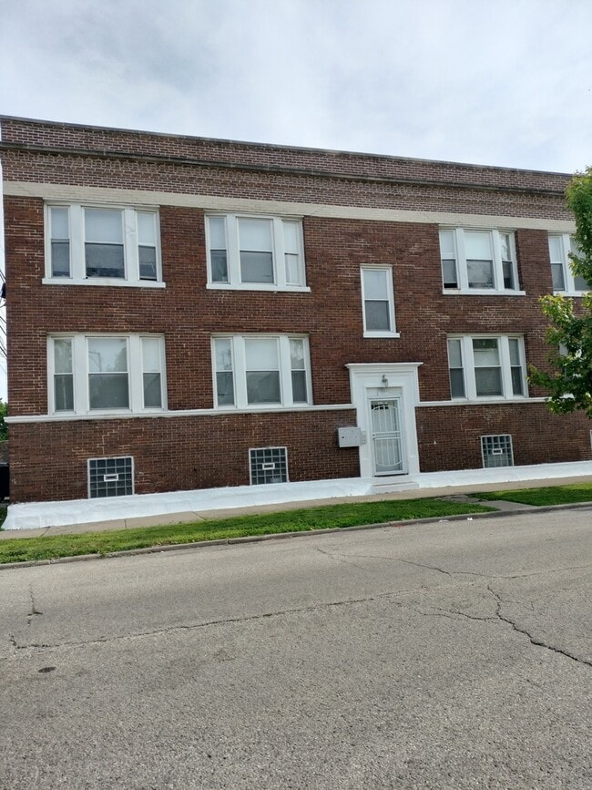 Building Photo - 1415 W 66th St