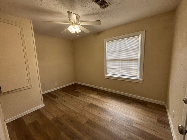 Photo - Lovely 4 Bedroom 1 Bath Home!