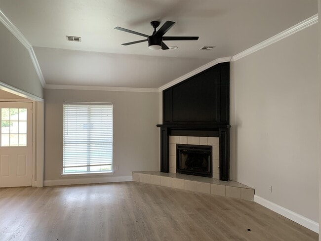 Photo - 401 Whitehouse Ln