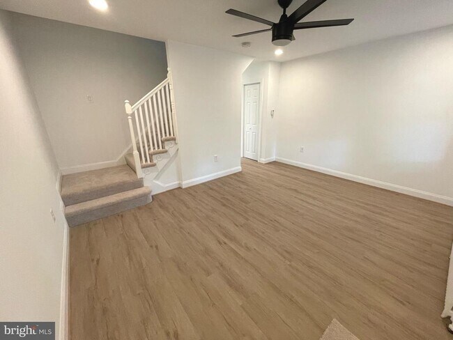 Photo - 1718 Lang Pl NE