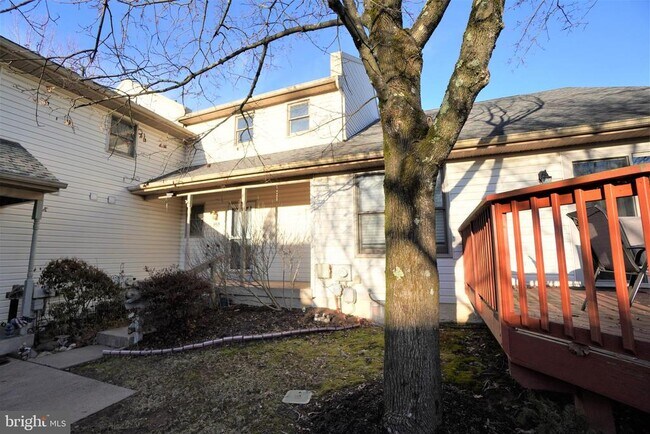 Photo - 103 Bonnie Lark Ct