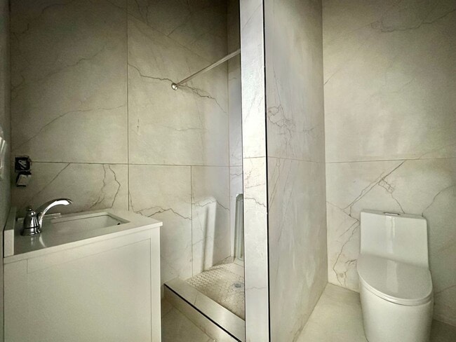 Photo - 402 Crown St Unit 402-2