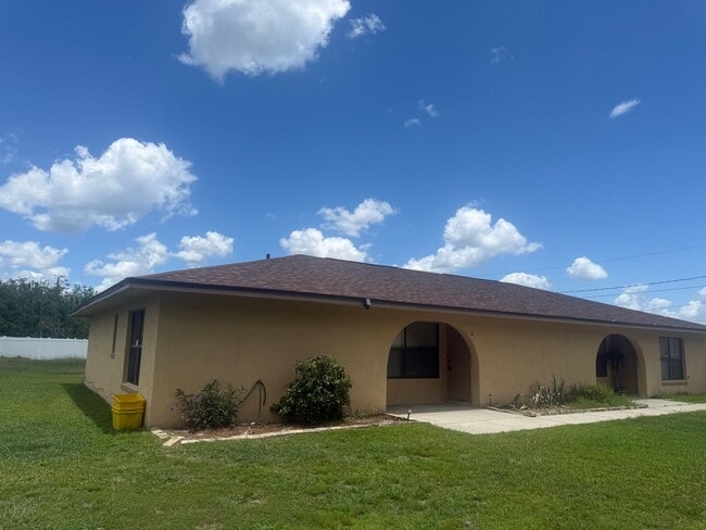 Building Photo - Spacious Duplex in Poinciana