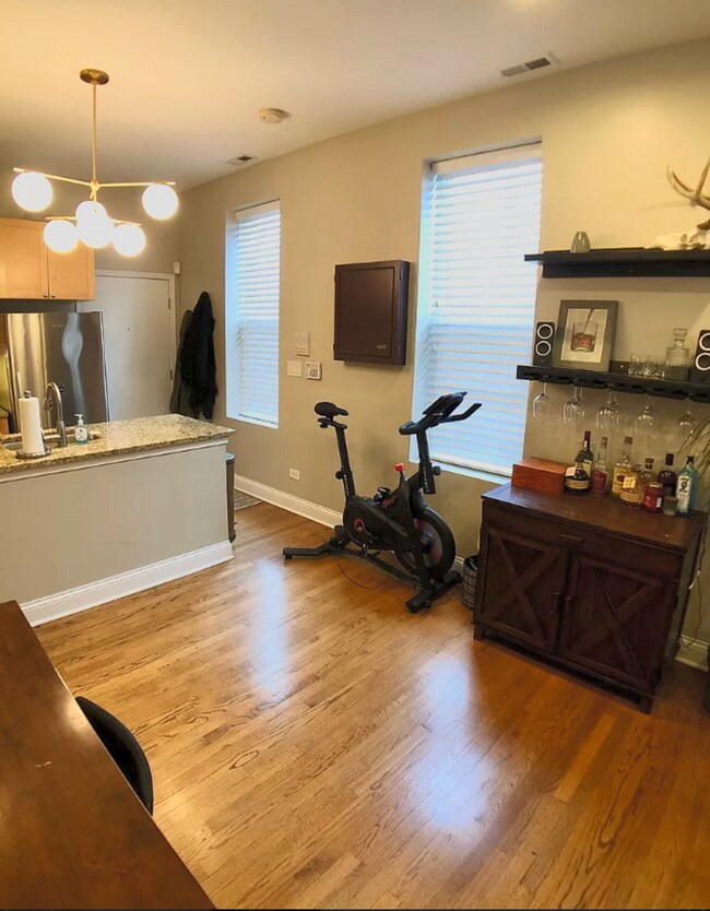 Photo - 1821 N Hermitage