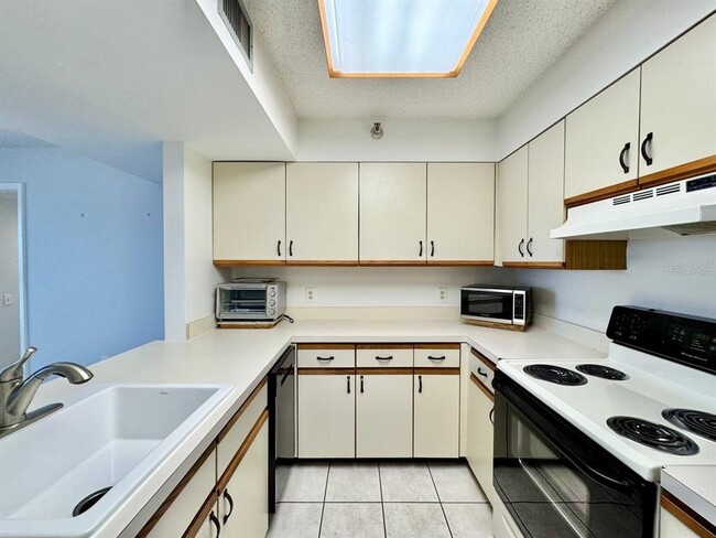 Photo - 2333 Feather Sound Dr Unidad B503