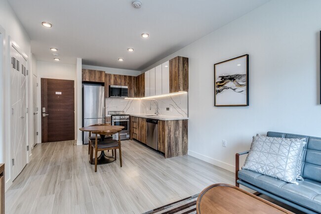 Building Photo - 1168 Pendrell St Unit 303