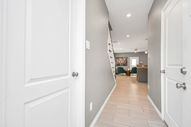 Building Photo - 3019 Elysian St