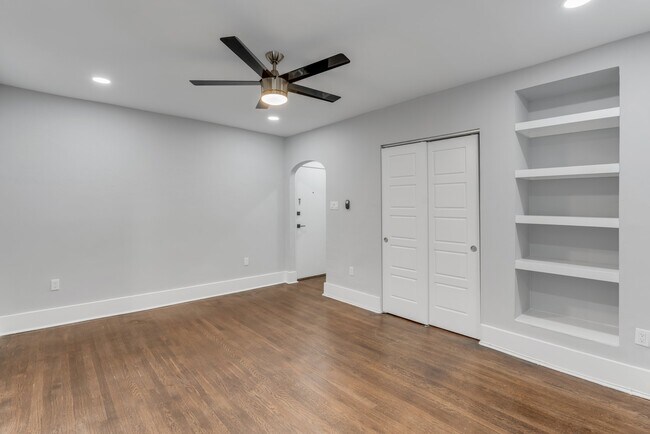 Photo - 202 W Sedgwick St Unit B