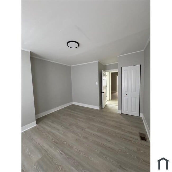 Photo - 1 Bedroom Plus Den House