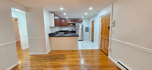 Building Photo - 7 Oakcrest Rd Unit 6