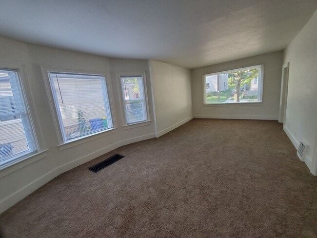 Photo - 715 Chicago St