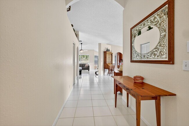 Photo - 1520 S Club Dr