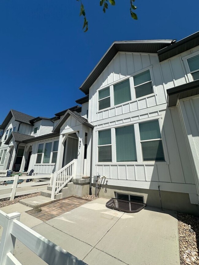 Building Photo - Beautiful Townhome!!!